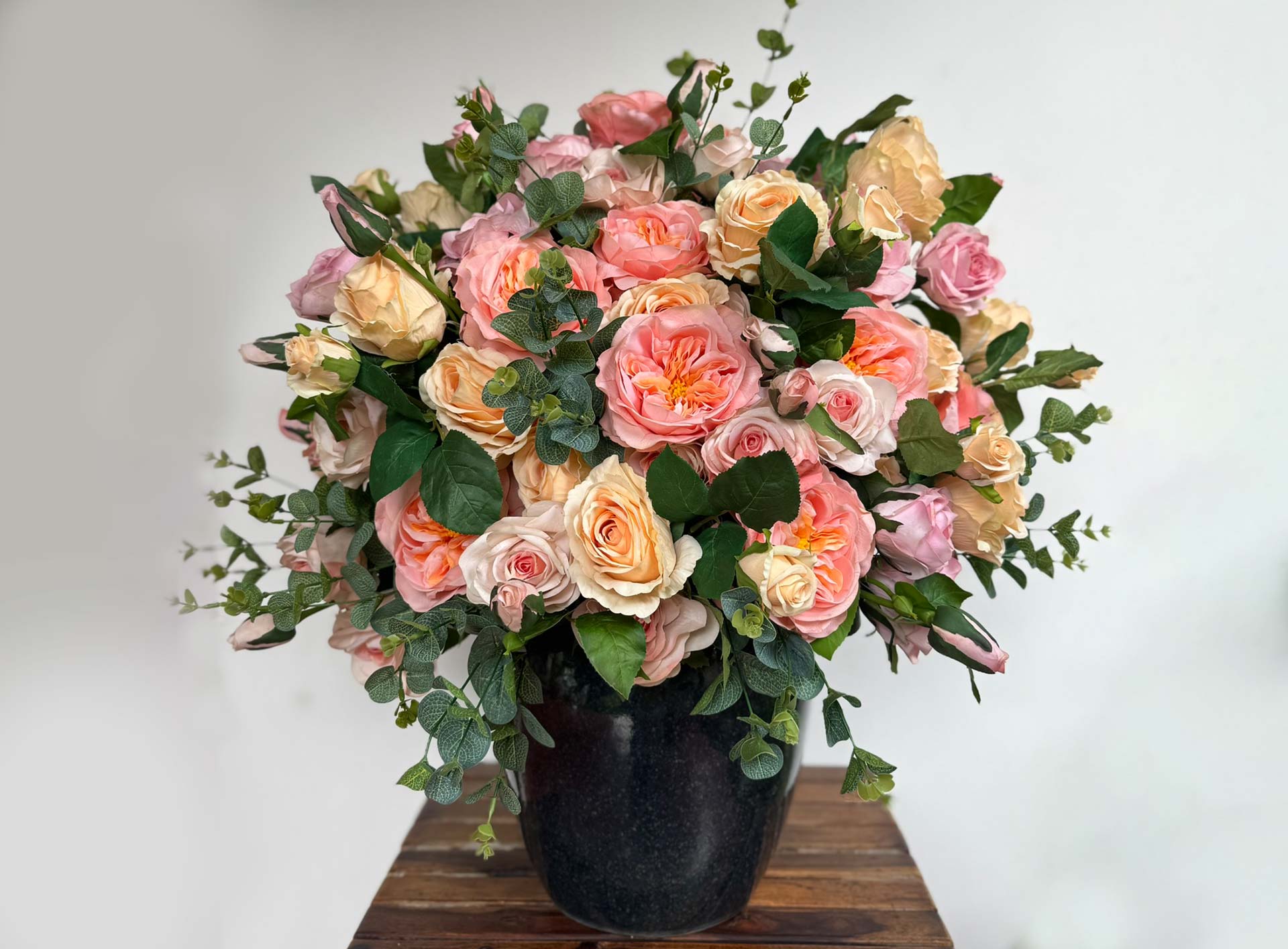 Elegant pink flowers bouquet designed for soft romantic gifting